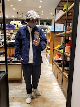 「OVERRIDE」｜「アイテム（チノパンツ）」を使った、くすくすさん（メンズ・167cm）の春コーディネート
