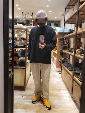「OVERRIDE」｜「アイテム（チノパンツ）」を使った、くすくすさん（メンズ・167cm）の春コーディネート