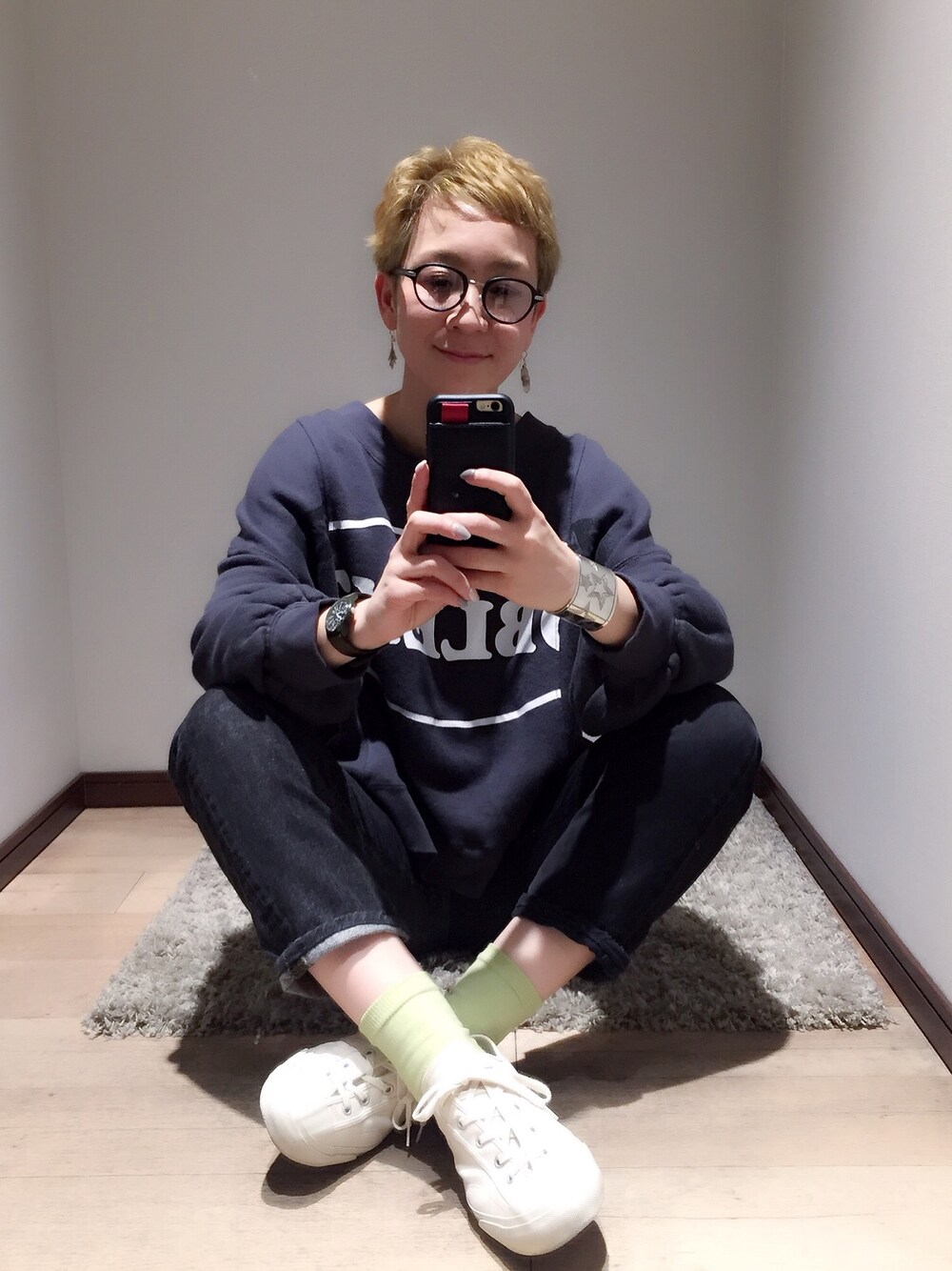 「春コーデ、シンプル、パンツスタイル、カジュアルコーデ、オトナカジュアル、おしゃれさんと繋がりたい、モノトーン、ボリューム袖、白スニーカー、黒」｜「oblektの【oblekt】オブレクトリメイクスウェット（スウェット、グレー系）」を使った、midoriさん（レディース・166cm）の春コーディネートの1枚目の写真