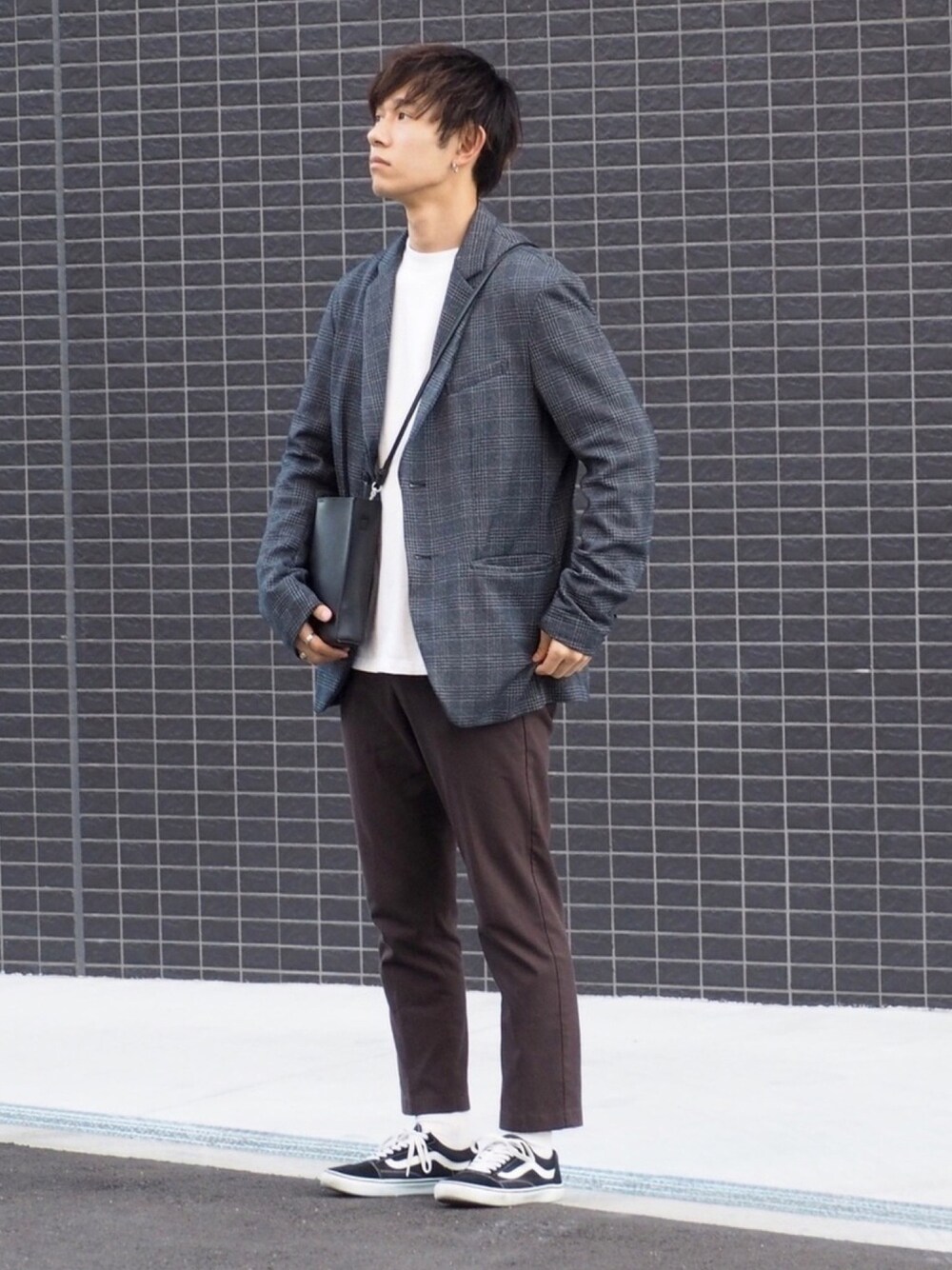 「ootd、今日のコーデ、秋のコーデ、きれいめカジュアル、大人カジュアル、オトナカジュアル、オーバーサイズ、ジャケット、アンクルパンツ、スニーカー」｜「UNIVERSAL OVERALLの【別注】 ＜UNIVERSAL OVERALL（ユニバーサル オーバーオール）＞ 1POC L/S TEE/Tシャツ（Tシャツ/カットソー、ホワイト系）」を使った、ringoさん（メンズ・180cm）の冬コーディネートの1枚目の写真