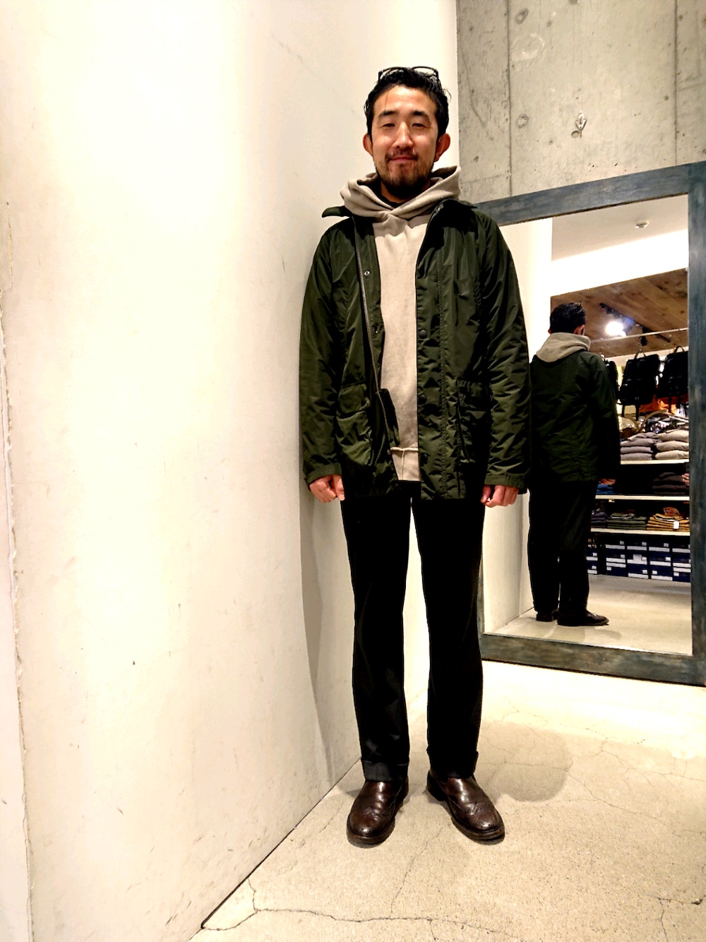 「バブアー、シンプル、カジュアル、はるコーデ、ゆるコーデ、シンプルコーデ、オトナカジュアル、おとなコーデ、uncut bound、uncutbound」｜「BarbourのBARBOUR　(バブアー）BEDALE TECH CASUAL　ビデイル テック カジュアル MCA0616（ブルゾン、グリーン系）」を使った、神田潔さん（メンズ・175cm）の冬コーディネートの1枚目の写真