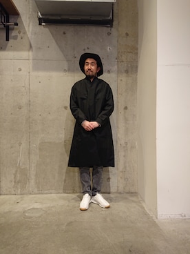 「uncut bound」｜「アイテム（ステンカラーコート）」を使った、神田潔さん（メンズ・175cm）の春コーディネート
