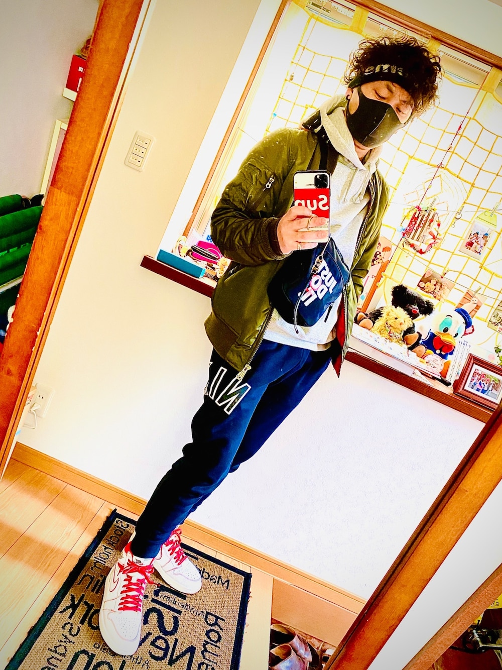「supreme、ジョーダン、ヘアバンド、ナイキ、MA-1、ストリート」｜「Supreme のアイテム（ヘアバンド、ブラック系）」を使った、takaさん（メンズ・174cm）の春コーディネートの1枚目の写真