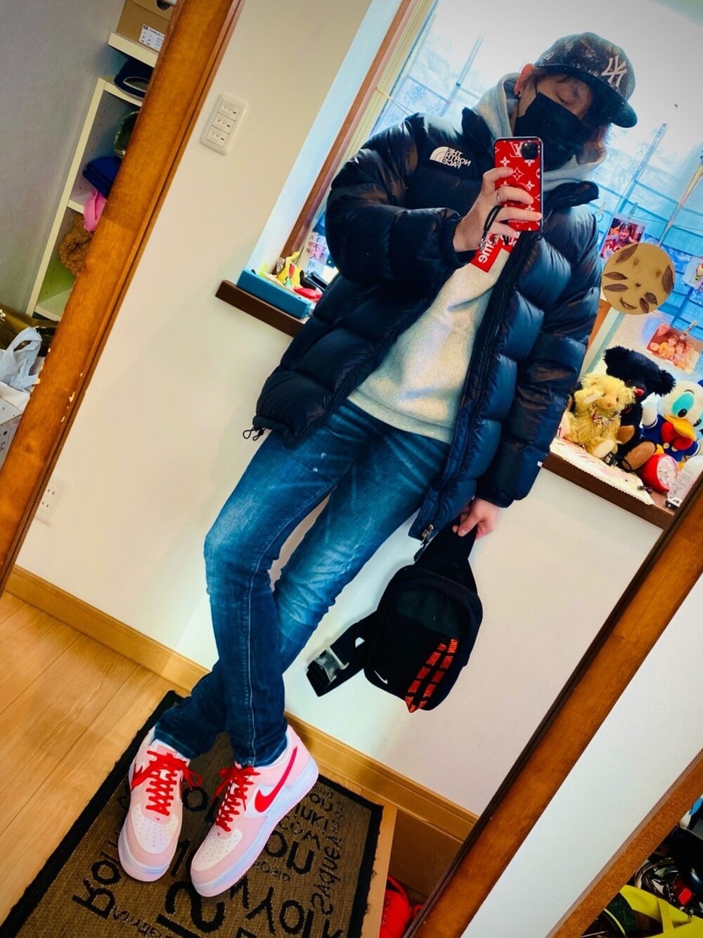 「NIKE、supreme、エアフォースワン、バレンタイン」｜「NIKEのアイテム（スニーカー、ピンク系）」を使った、takaさん（メンズ・174cm）の冬コーディネートの1枚目の写真