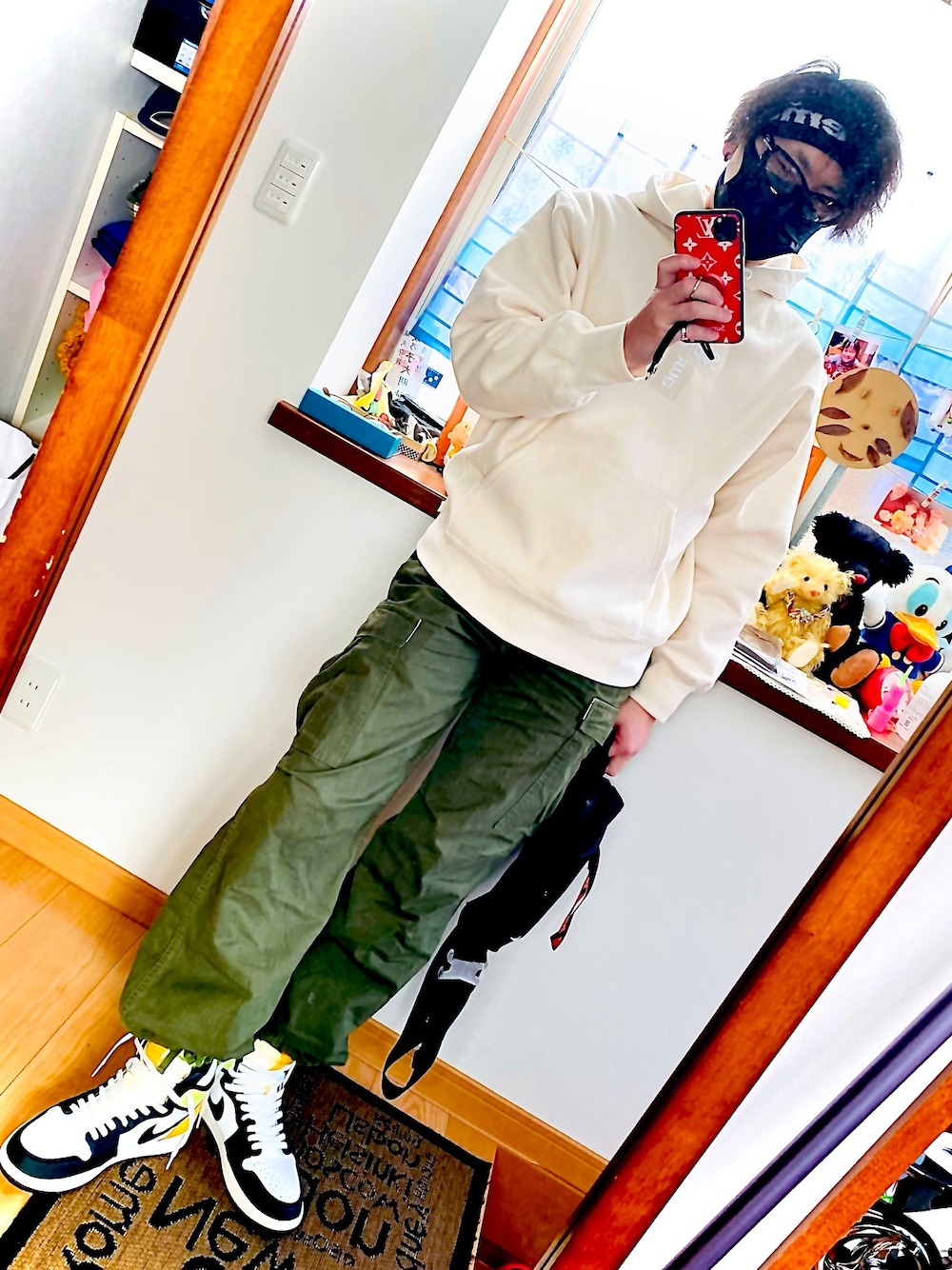 「NIKE、supreme、ジョーダン、カーゴパンツ、ヘアバンド、cross box  logo」｜「ROTHCOのROTHCO/BDU PANTS HARD WASH（カーゴパンツ、グリーン系）」を使った、takaさん（メンズ・174cm）の春コーディネートの1枚目の写真