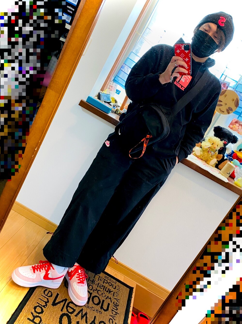 「supreme、NIKE、バレンタイン、ワイドパンツ、エクストララージ」｜「NIKEのアイテム（その他パンツ、ブラック系）」を使った、takaさん（メンズ・174cm）の春コーディネートの1枚目の写真