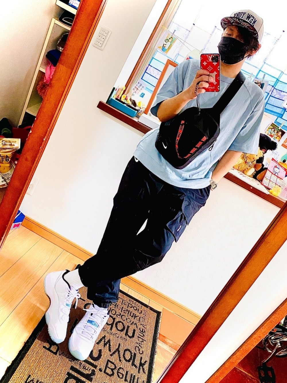 「ジョーダン、NIKE、ユニクロ、ニューエラ、ジョーダン11」｜「NIKEの＜NIKE＞ WTOUR WOVEN CARG PANTS/カーゴパンツ（カーゴパンツ、ブラック系）」を使った、takaさん（メンズ・174cm）の春コーディネートの1枚目の写真