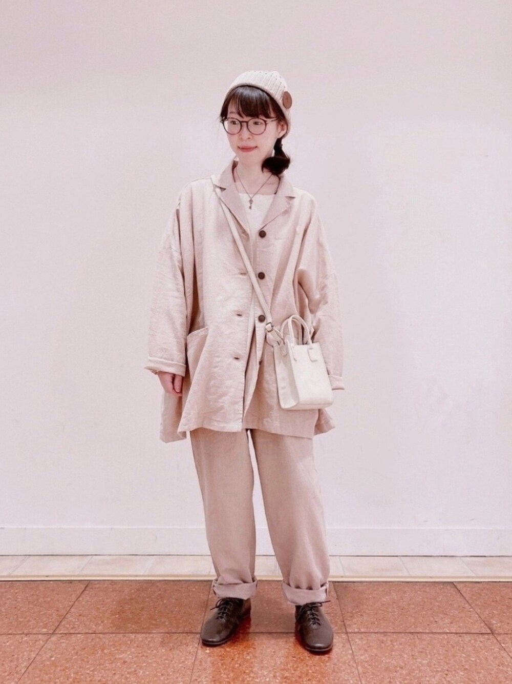 「淡色コーデ、春コーデ、サマンサモスモス(Samansa Mos2)、メガネ女子、セットアップ」｜「Samansa Mos2の【リサイクルコットン】ワッフルゆるプルオーバー（Tシャツ/カットソー、ホワイト系）」を使った、アリーさん（レディース・153cm）の春コーディネートの1枚目の写真