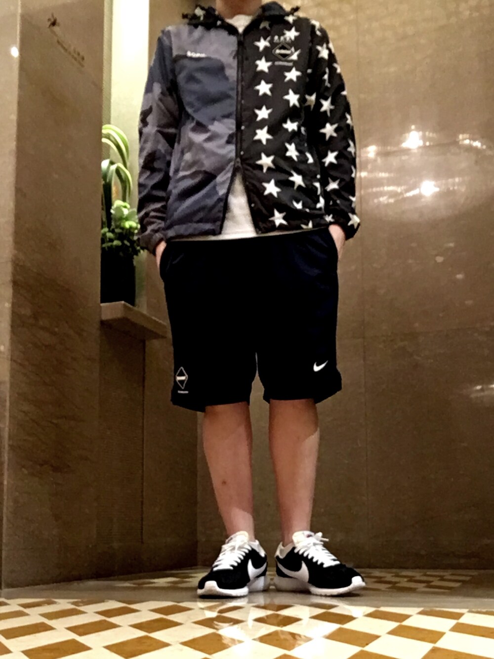 「SOPHNET.、FCRB、jacket 、涼しい、秋服、冬、NIKE、uniform experiment、休日スタイル、sporty」｜「F.C.R.B.のアイテム（モッズコート、グレー系）」を使った、 doy doy 000さん（メンズ・169cm）の秋コーディネートの1枚目の写真