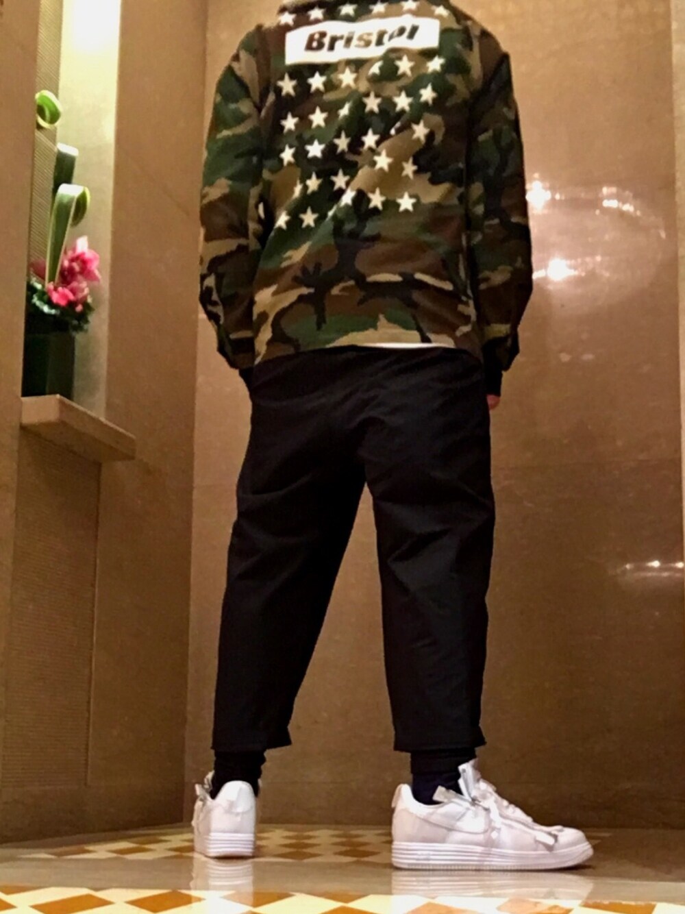 「acronym、NIKE、AIR FORCE 1、SOPHNET.、FCRB、機能素材、nikelab、休日スタイル、スニーカー、street」｜「F.C.R.B.のアイテム（ノーカラージャケット、グリーン系）」を使った、 doy doy 000さん（メンズ・169cm）の冬コーディネートの1枚目の写真