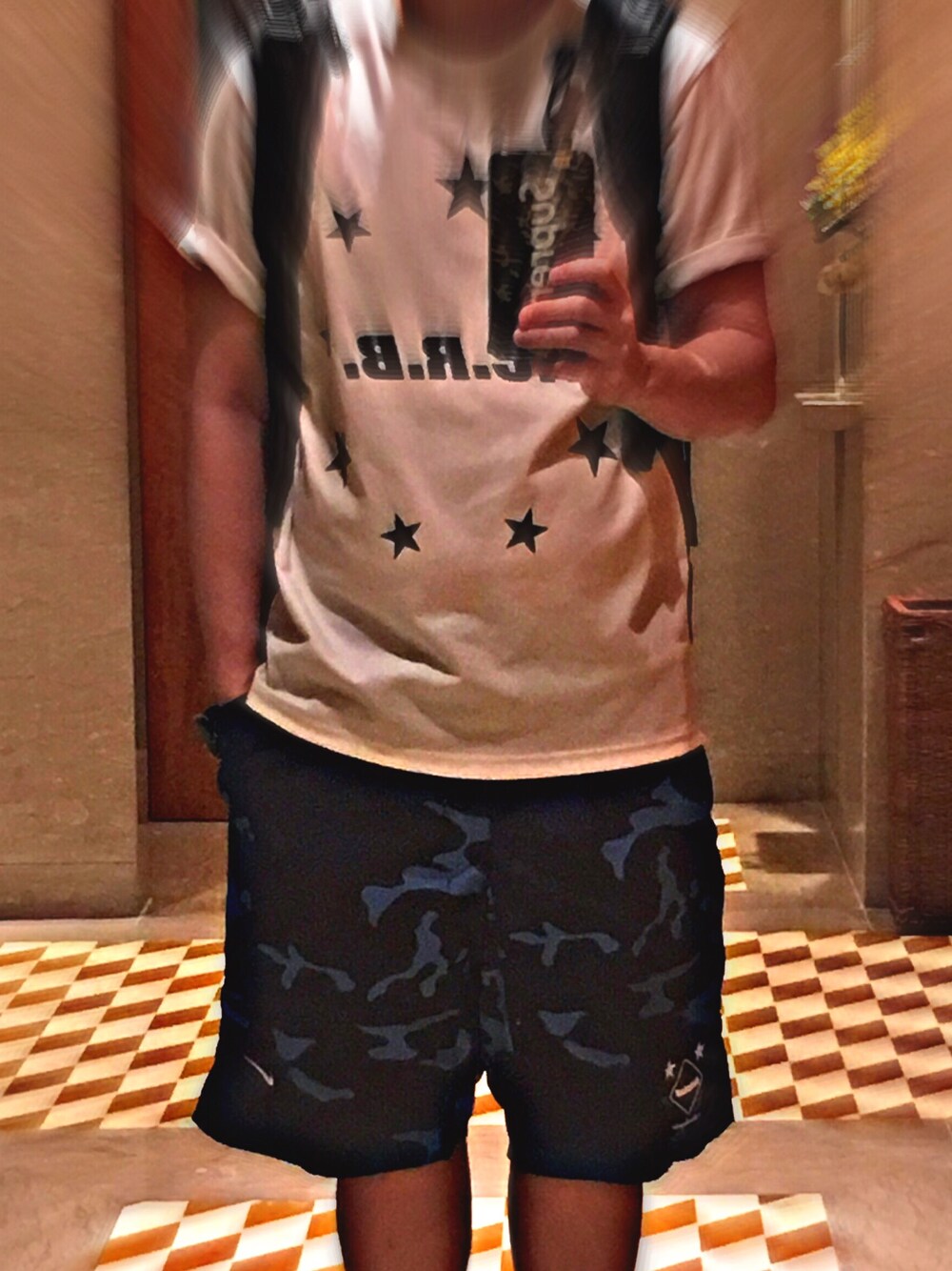 「ootd、summer、夏、白Tシャツ、日系極簡、shorts、FCRB、ナイキ、NIKE、休閒」｜「F.C.R.B.のアイテム（Tシャツ/カットソー、ホワイト系）」を使った、 doy doy 000さん（メンズ・172cm）の夏コーディネートの1枚目の写真