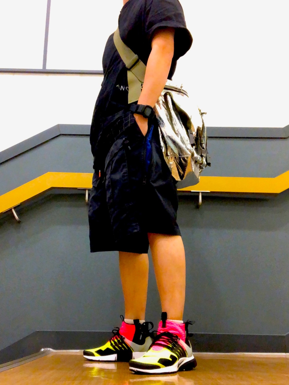 「ootd、黑色、街头搭配、球鞋、NIKE、acronym、ACG、NIKEACG、techwear、工装裤」｜「5cmのアイテム（Tシャツ/カットソー、ブラック系）」を使った、 doy doy 000さん（メンズ・172cm）の秋コーディネートの1枚目の写真