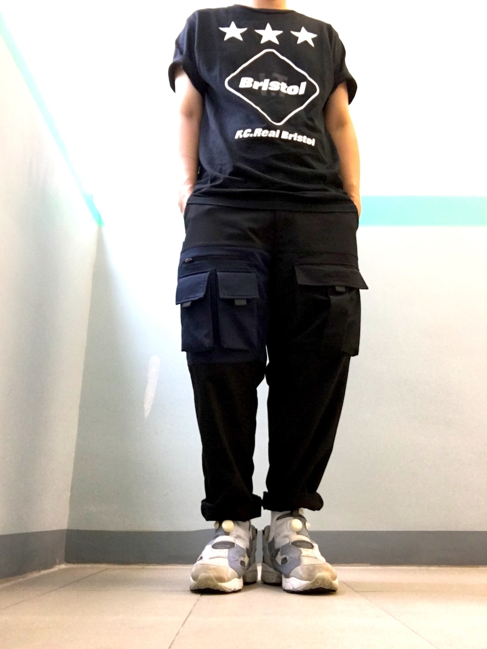 「ootd、工装裤、FCRB、工装、streetstyle、休闲、reebok、PUMP FURY、复古」｜「F.C.R.B.のアイテム（Tシャツ/カットソー、ブラック系）」を使った、 doy doy 000さん（メンズ・172cm）の秋コーディネートの1枚目の写真