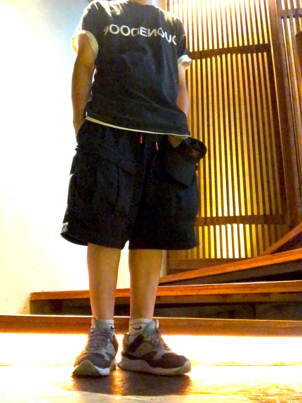 「ootd、NIKE、NIKEACG、ACG、saucony、球鞋、休闲、日系极简、黑白搭配、夏」｜「GOODENOUGH UKのアイテム（Tシャツ/カットソー、ブラック系）」を使った、 doy doy 000さん（メンズ・172cm）の秋コーディネートの1枚目の写真