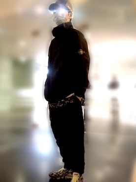 「black」｜「アイテム（マウンテンパーカー）」を使った、 doy doy 000さん（メンズ・172cm）の春コーディネート