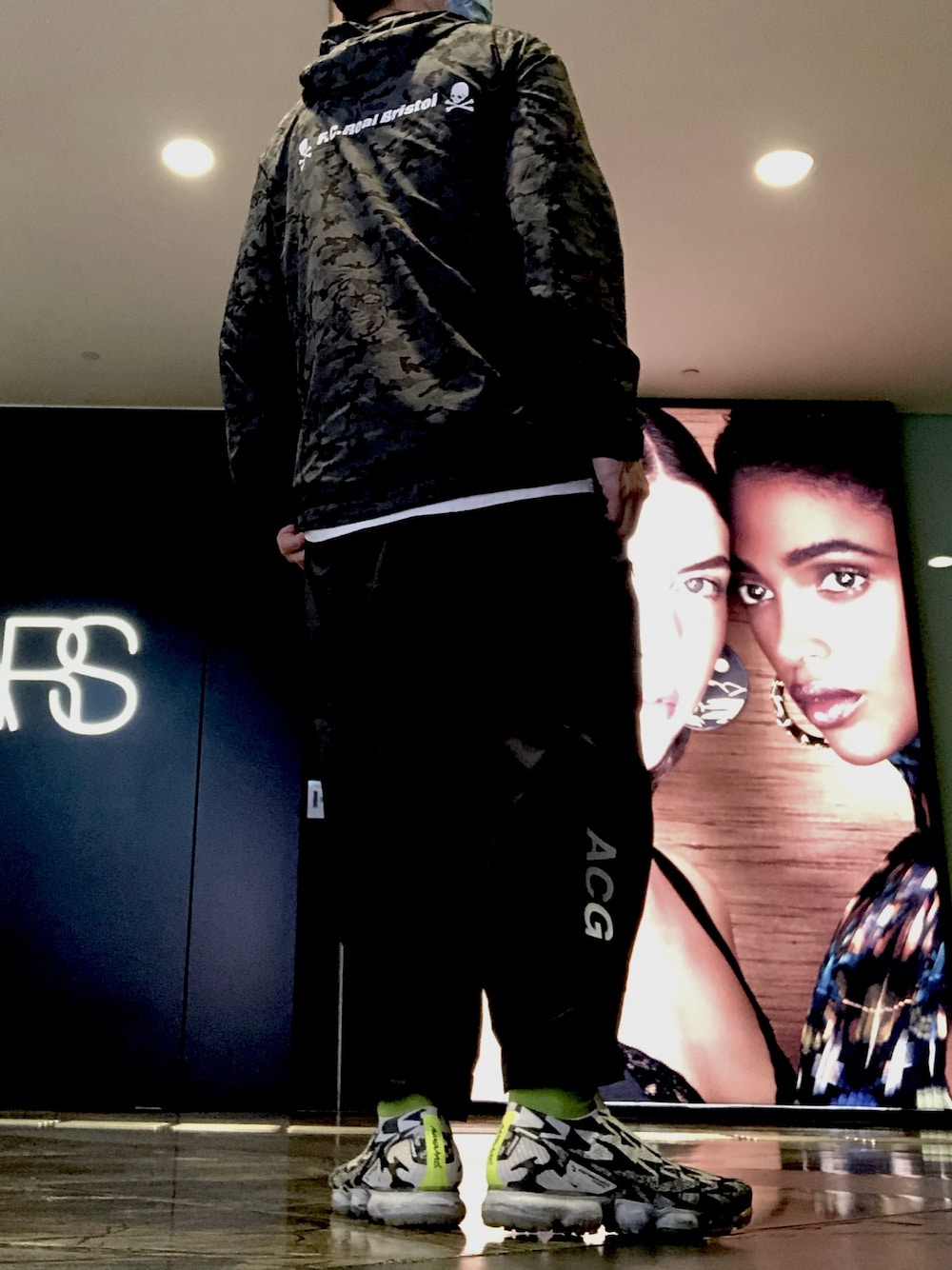 「ootd、mastermind JAPAN、FCRB、SOPHNET.、NIKE、NIKEACG、acronym、vapormax、球鞋、streetstyle」｜「mastermind JAPANのアイテム（パーカー、グレー系）」を使った、 doy doy 000さん（メンズ・172cm）の春コーディネートの1枚目の写真