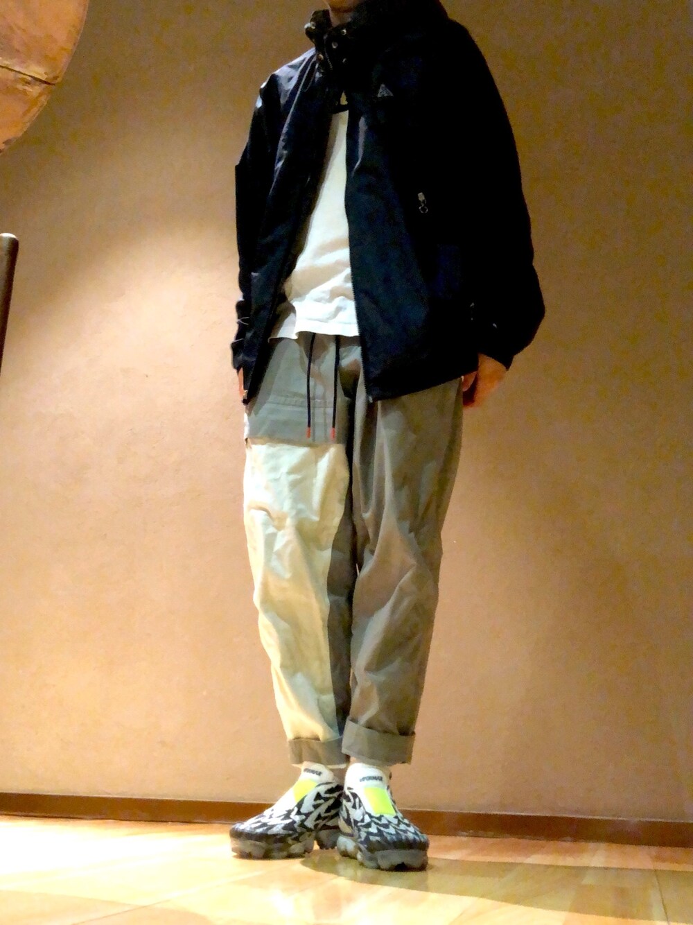 「ootd、NIKE、白T、sneakers、nike acg、NIKEACG、acronym、vapormax、techwear、休閒」｜「NIKE ACGのアイテム（ナイロンジャケット、ブラック系）」を使った、 doy doy 000さん（メンズ・172cm）の夏コーディネートの1枚目の写真