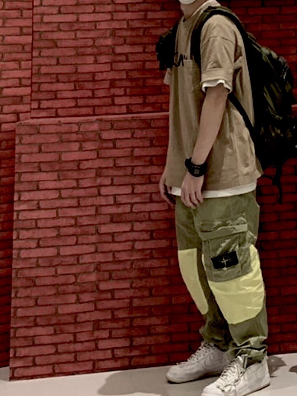 「stoneisland、街頭穿搭、球鞋、NIKE、男友風、GU、SOPHNET.、AIR FORCE 1、UNIQLO、CASIO」｜「GUのアイテム（Tシャツ/カットソー、ゴールド系）」を使った、 doy doy 000さん（メンズ・172cm）の冬コーディネートの1枚目の写真