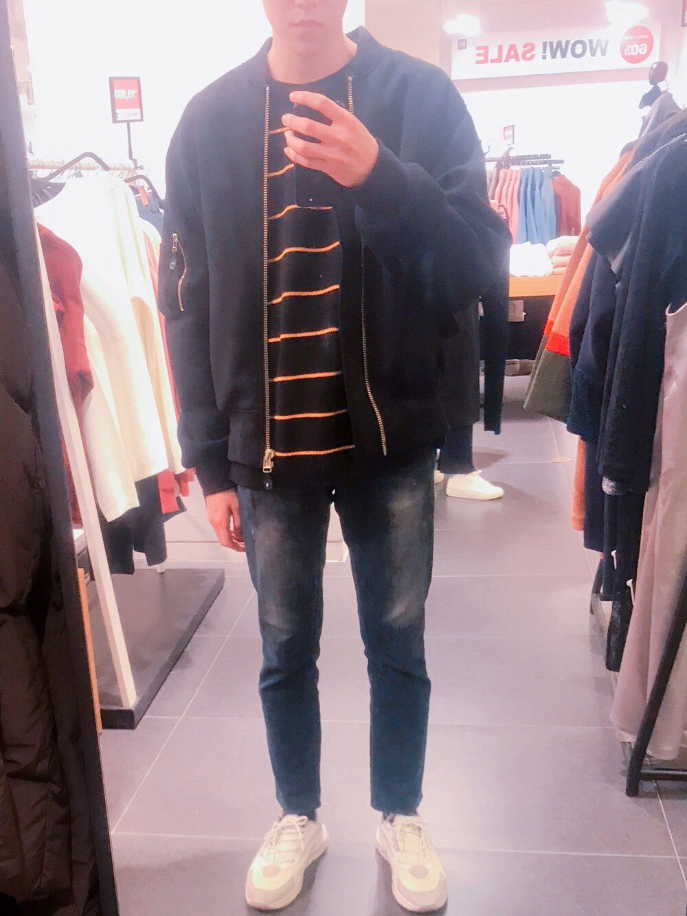 「ootd、daily look、casual、minimal、instagram、fashion、follow」｜「ZARA MANのアイテム（スニーカー、ホワイト系）」を使った、seokk_junさん（メンズ・175cm）の春コーディネートの1枚目の写真