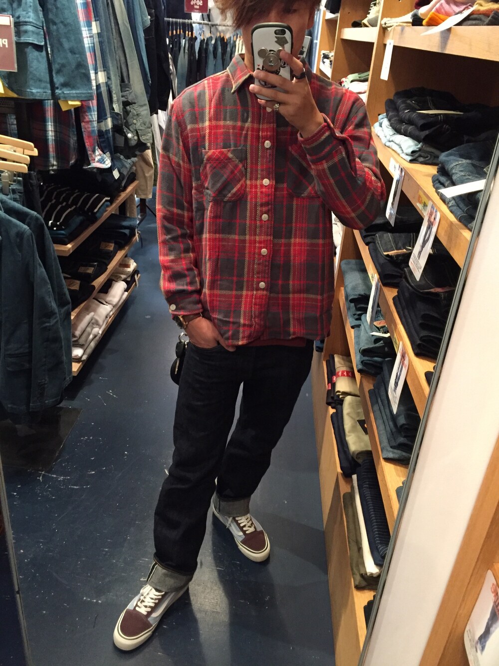 「Denime、ネルシャツ、フランネルチェックシャツ、VANS、スニーカー、66type、デニム」｜「Denimeの【MADE IN JAPAN】ヘビーコットンネルシャツ（シャツ/ブラウス、グレー系）」を使った、篤 SAVEwizOUT"さん（メンズ・173cm）の秋コーディネートの1枚目の写真