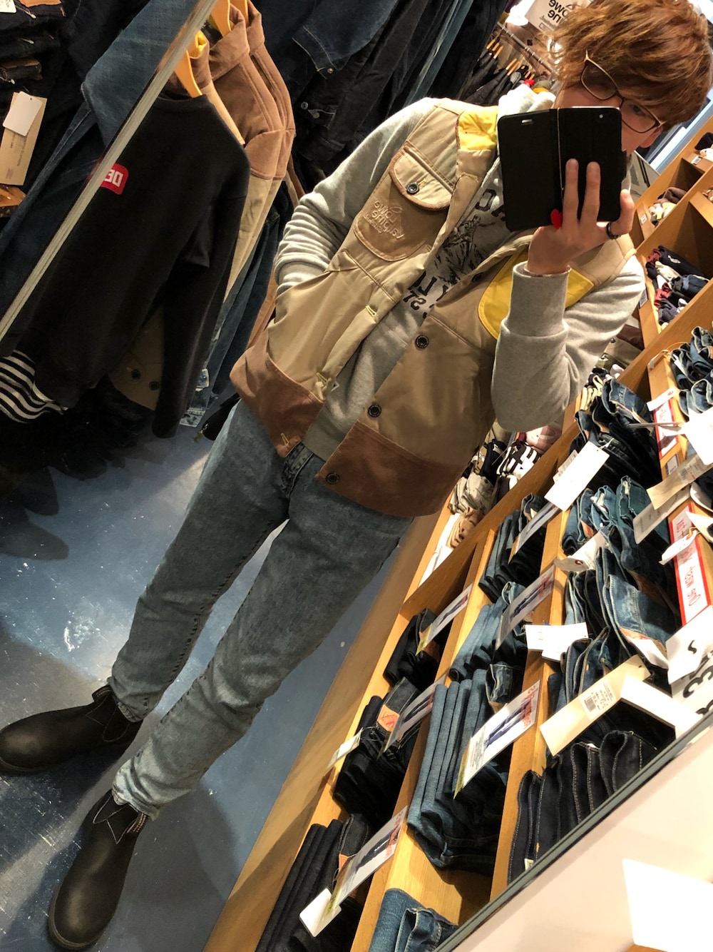 「Denime、lowe alpine、blundstone、スキニーデニム、BROWNYSTANDARD、discus、ベスト、パーカー」｜「Lowe alpineのアイテム（ベスト、ブラウン系）」を使った、篤 SAVEwizOUT"さん（メンズ・173cm）の冬コーディネートの1枚目の写真