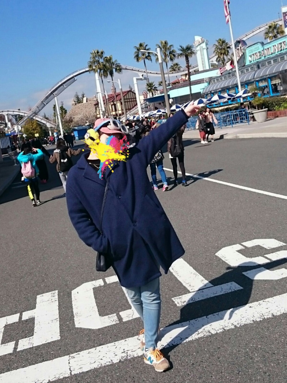 「USJ」｜「SEVENDAYS=SUNDAYのビンテージフリース　チェスターコート（チェスターコート、ブルー系）」を使った、米さん（レディース・155cm）の夏コーディネートの1枚目の写真