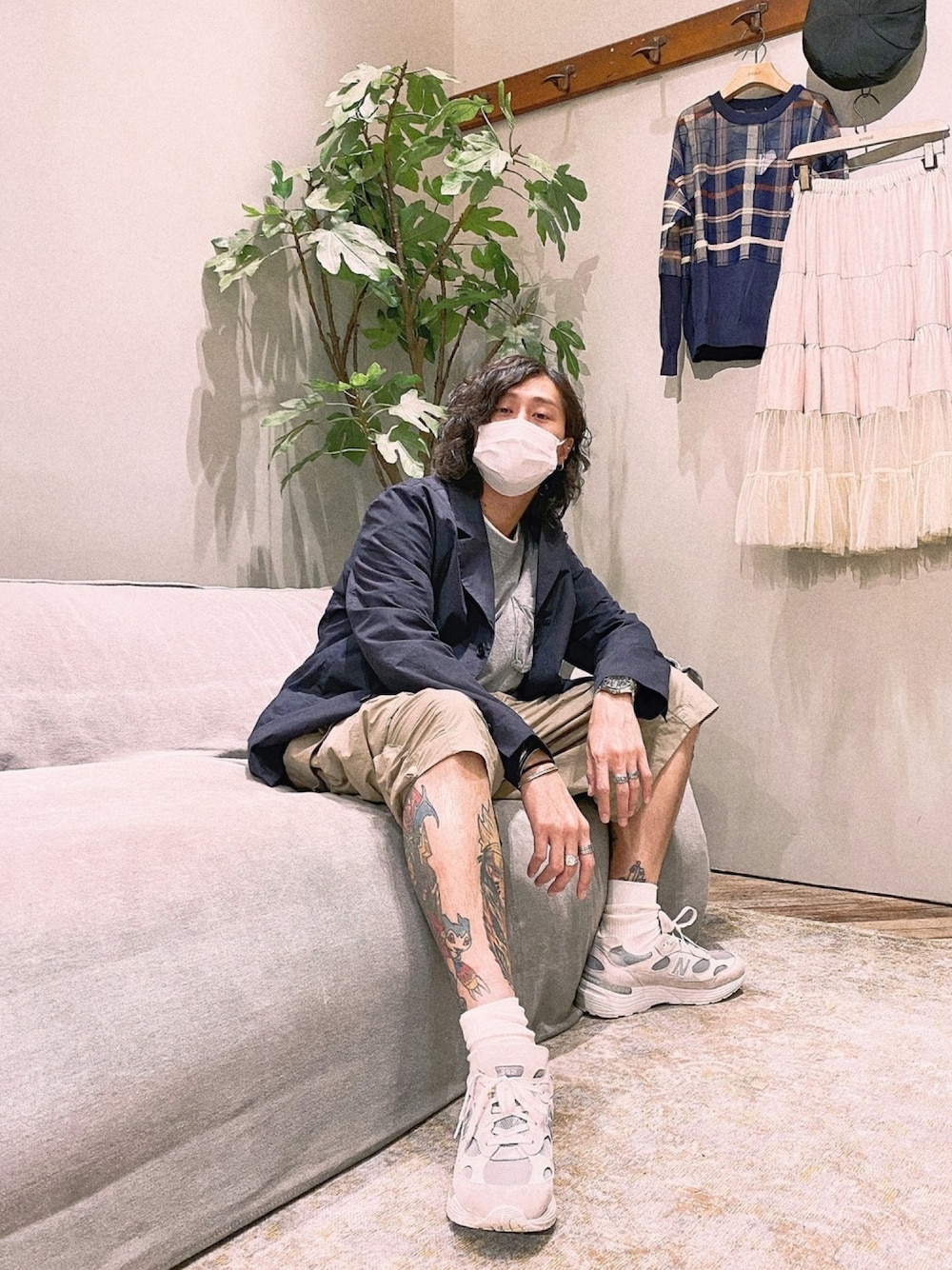 「秋コーデ、ootd、New Balance、短パン、initial、おしゃれさんと繋がりたい、オトナカジュアル、ワントーンコーデ、whatwewear」｜「initialのアイテム（テーラードジャケット、ブルー系）」を使った、Vincent Leeさん（メンズ・176cm）の秋コーディネートの1枚目の写真