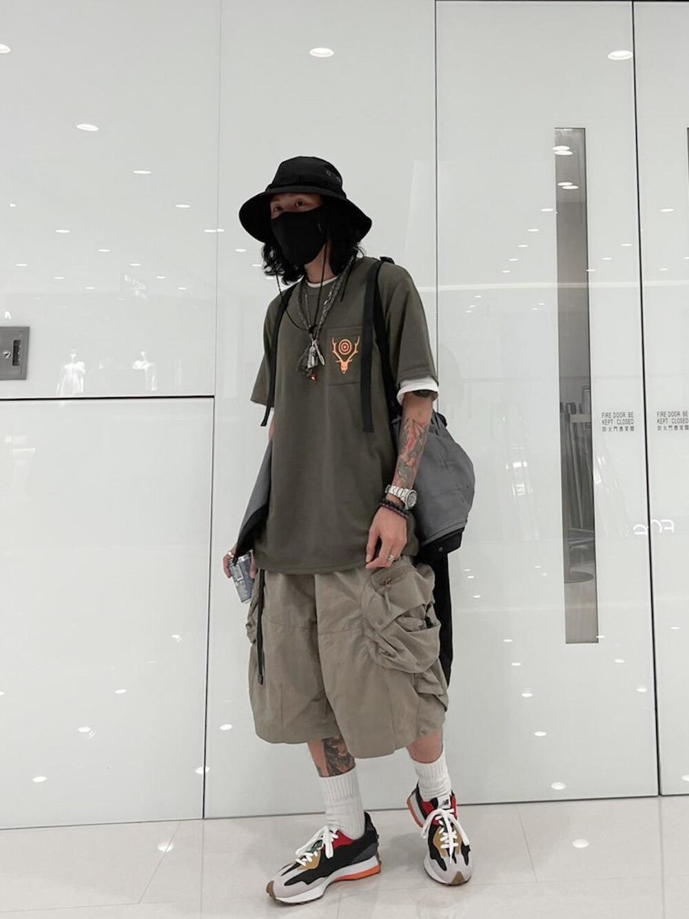 「ootd、夏、街頭穿搭、機能、休閒、日系極簡、球鞋」｜「South2 West8のアイテム（トップス、グリーン系）」を使った、Vincent Leeさん（メンズ・171cm）の春コーディネートの1枚目の写真