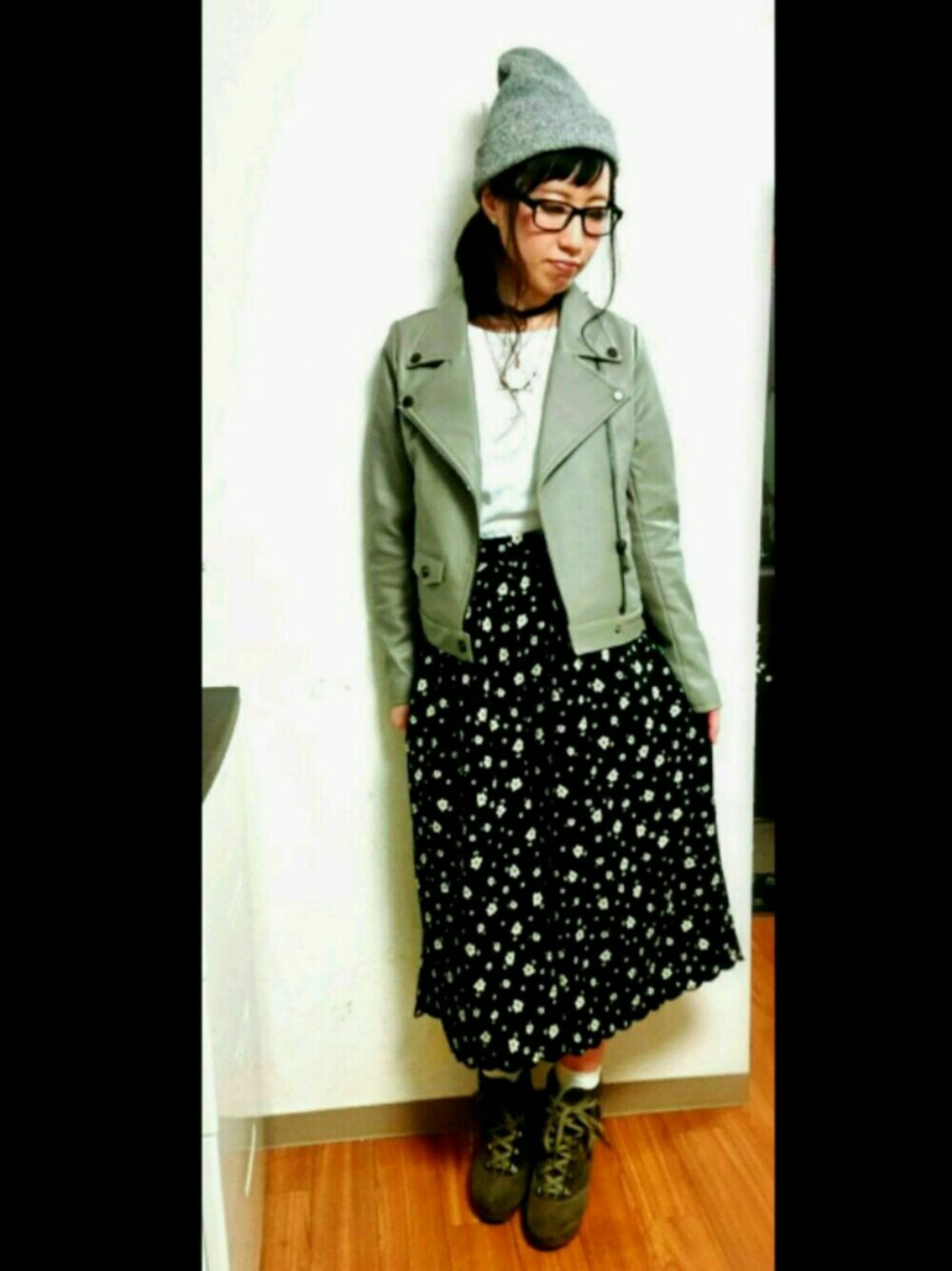 「DIESELのアイテム（ブーツ、ブラウン系）」を使った、TORIさん（レディース・155cm）の春コーディネートの1枚目の写真