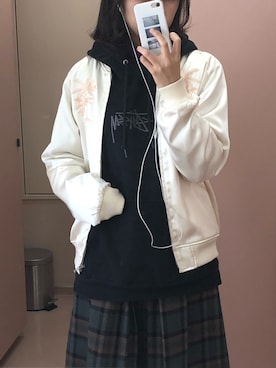 「プルオーバーパーカー」｜「アイテム（その他アウター）」を使った、まゆさん（レディース・164cm）の秋コーディネート
