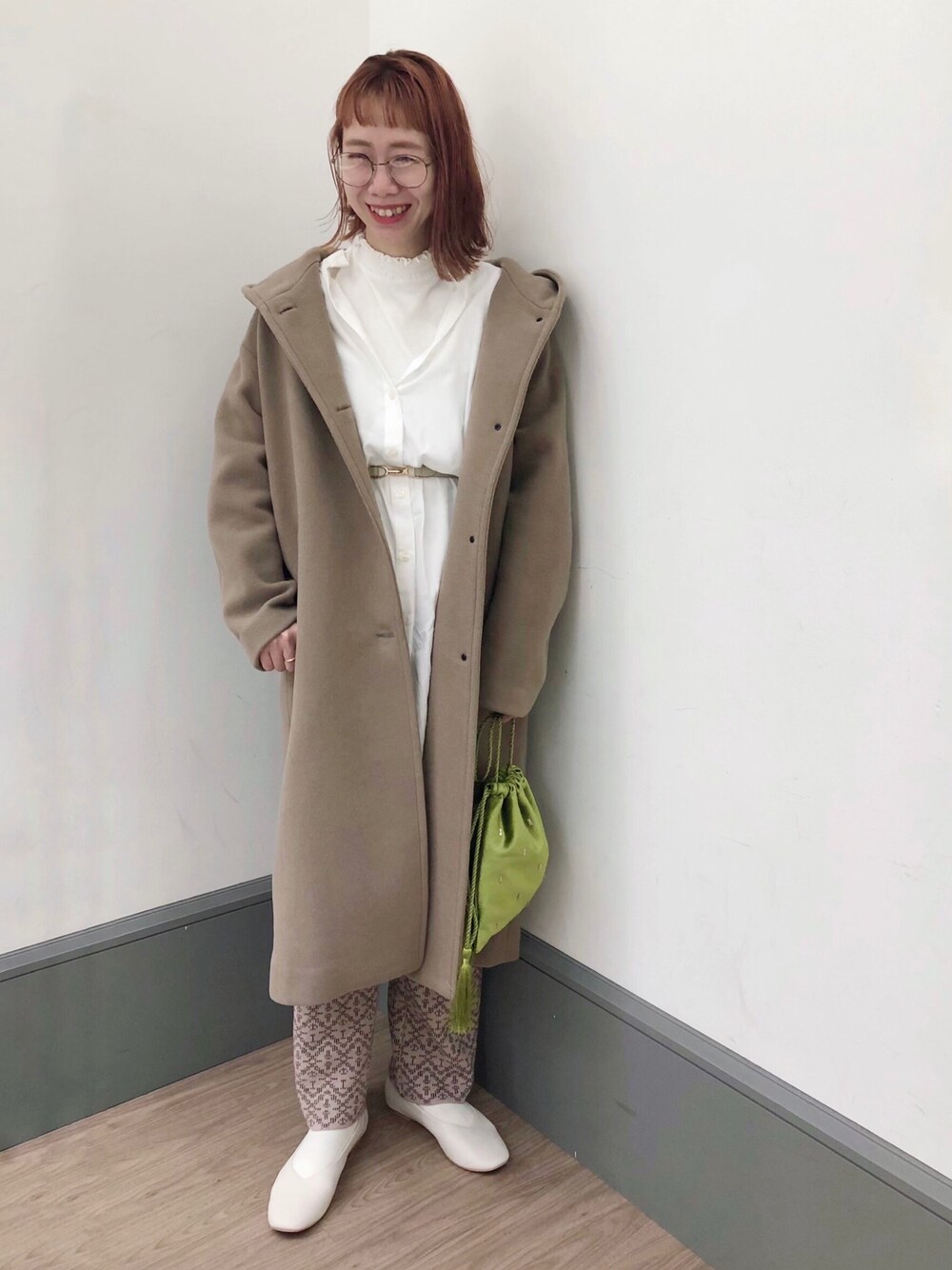 「LOWRYS FARM、ローリーズファーム(LOWRYS FARM)、ママコーデ、ママファッション、ロングコート、フードコート、メリノウール、めがね、メガネ女子、ニットパンツ」｜「LOWRYS FARMのメリノフードロングコート　832204（その他アウター、ブラウン系）」を使った、milkさん（レディース・160cm）の秋コーディネートの1枚目の写真