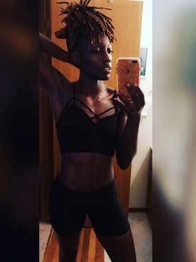 「ARMY ARMY（アーミー）のアイテム」を使った、Queen'Kai Stefoniさん（レディース・175cm）の夏コーディネート