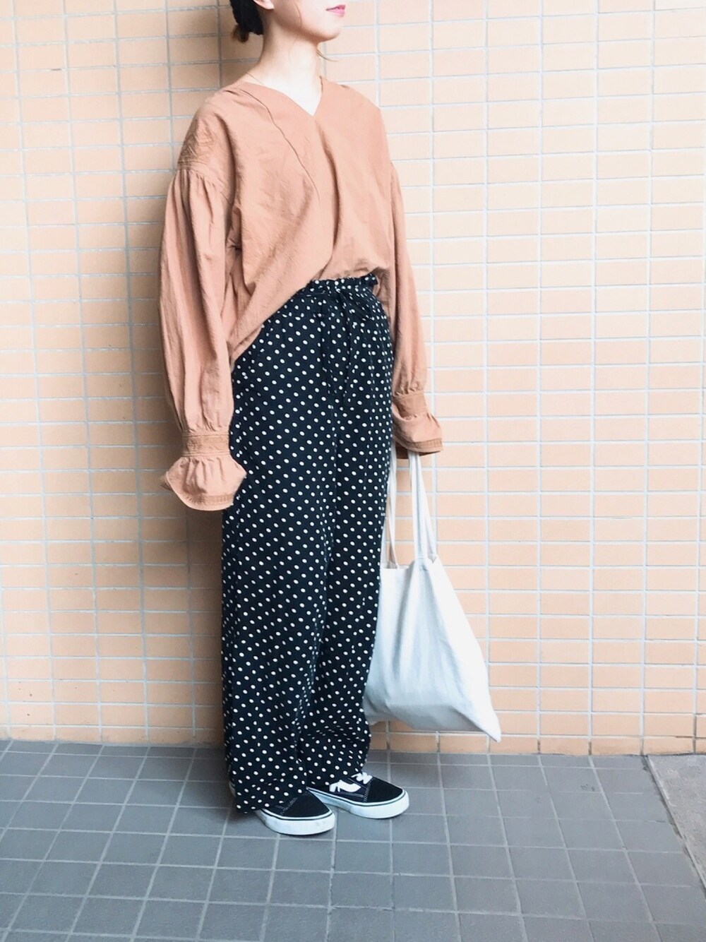 Kastane（カスタネ）の「Vネック刺繍ブラウス（シャツ/ブラウス
