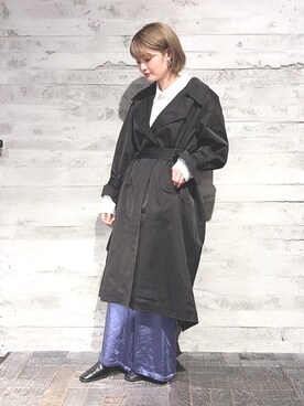 「サテンパンツ」｜「アイテム（トレンチコート）」を使った、はるこ_HAREさん（レディース・152cm）の冬コーディネート