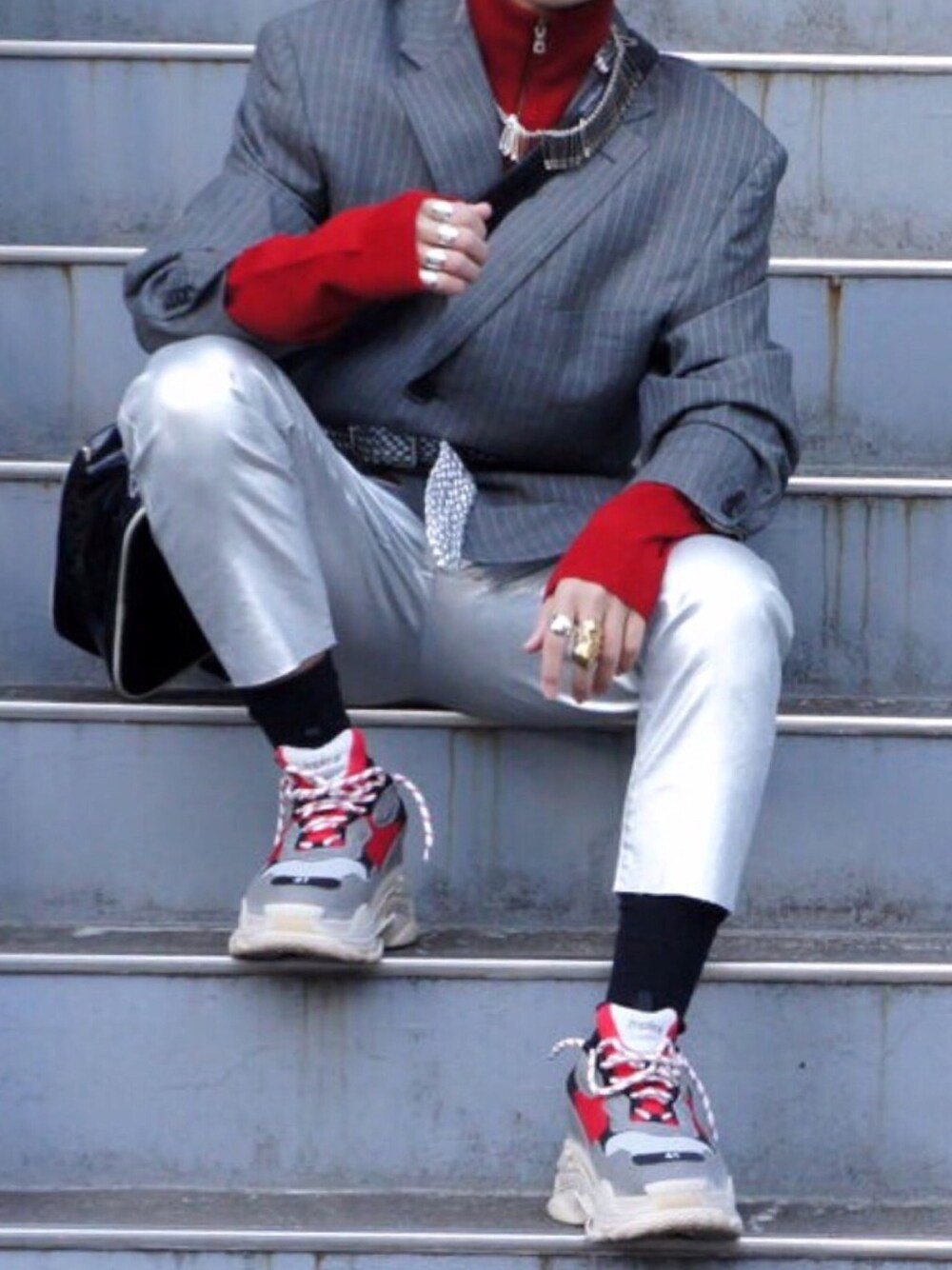 「個性派、balenciaga triple s、BALENCIAGA、シルバー、古着、ジャケット、タートルネック、タートルネックニット、ootd、outfit」｜「BALENCIAGAのアイテム（スニーカー、その他）」を使った、m ANαさん（メンズ・165cm）の冬コーディネートの1枚目の写真