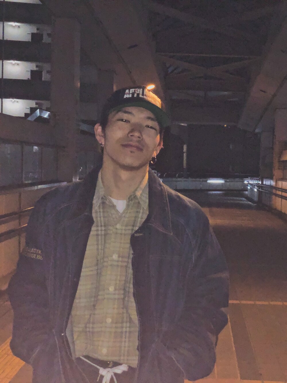 「APPLEBUMのアイテム（キャップ、ブラック系）」を使った、SEIYAさん（メンズ・163cm）の春コーディネートの1枚目の写真