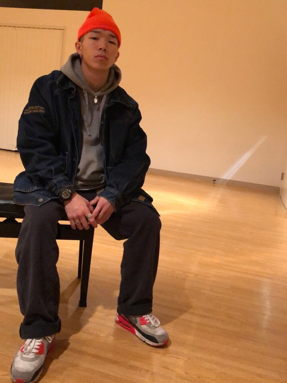 「APPLEBUMのShort Watch Cap（ニットキャップ/ビーニー、オレンジ系）」を使った、SEIYAさん（メンズ・165cm）の春コーディネートの1枚目の写真