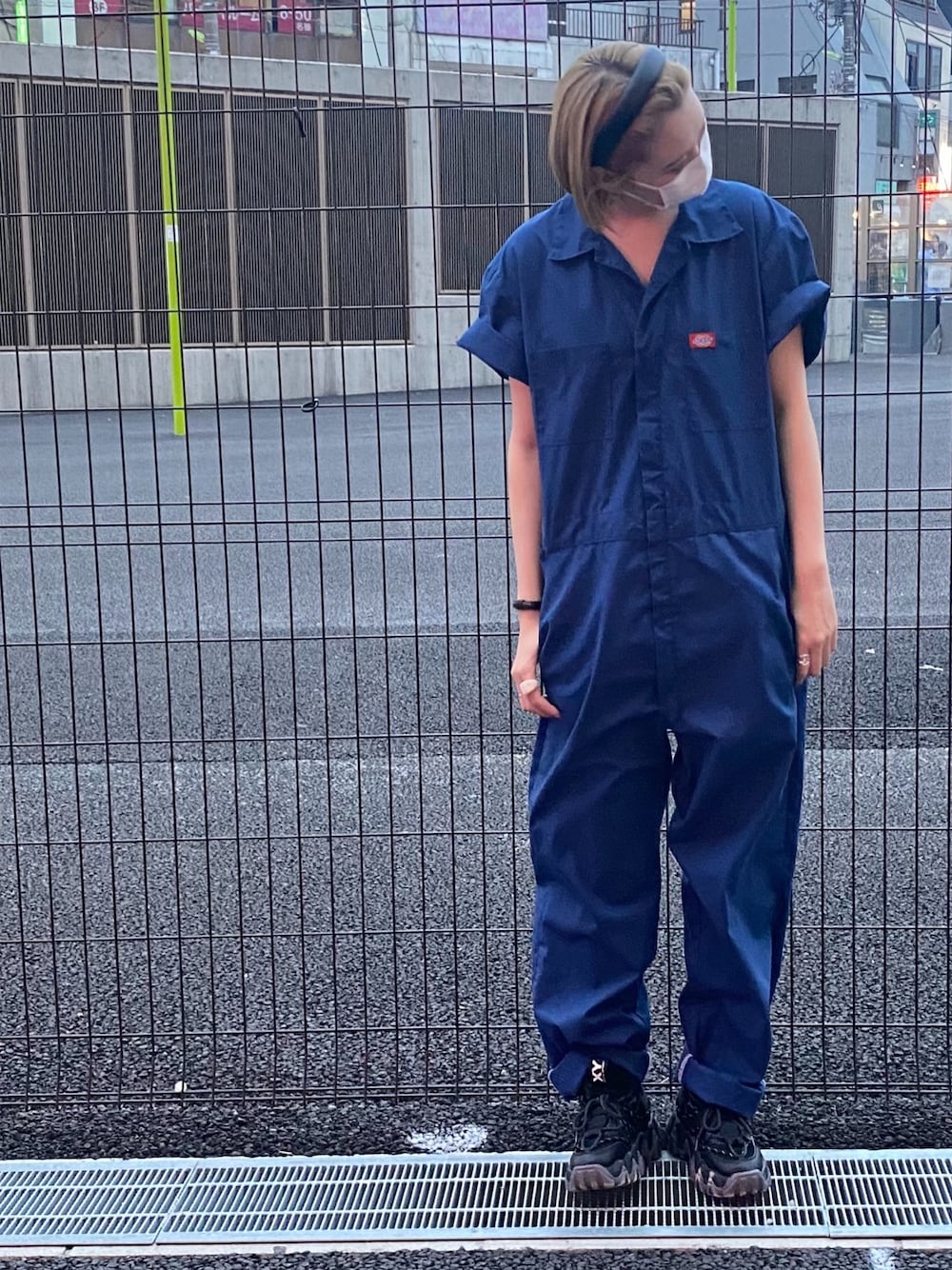 「ジャンプスーツ、これが私をアゲる服、春夏コーデ、おしゃれさんと繋がりたい、シンプル、ディッキーズ(Dickies)、ブルー、ショートヘア、ダッドスニーカー、高身長女子」｜「Dickiesのアイテム（つなぎ/オールインワン、ブルー系）」を使った、しゃけまるさん（レディース・165cm）の春コーディネートの1枚目の写真