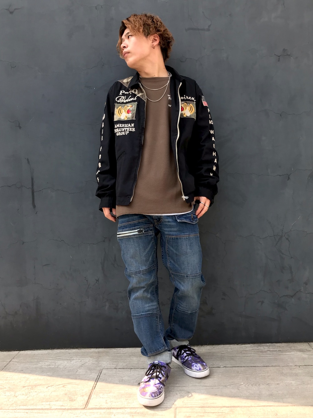 「ジャケット、ミリタリー、ストリート、AVIREX、ミリタリージャケット、ラフ、ラフスタイル、ベトジャン、ラフコーデ、AVIREX仙台」｜「AVIREXのコットン リペアー ベトジャン/COTTON REPAIR VIETNAM JACKET（ジャケット/アウター、ブラック系）」を使った、Syunさん（メンズ・165cm）の夏コーディネートの1枚目の写真