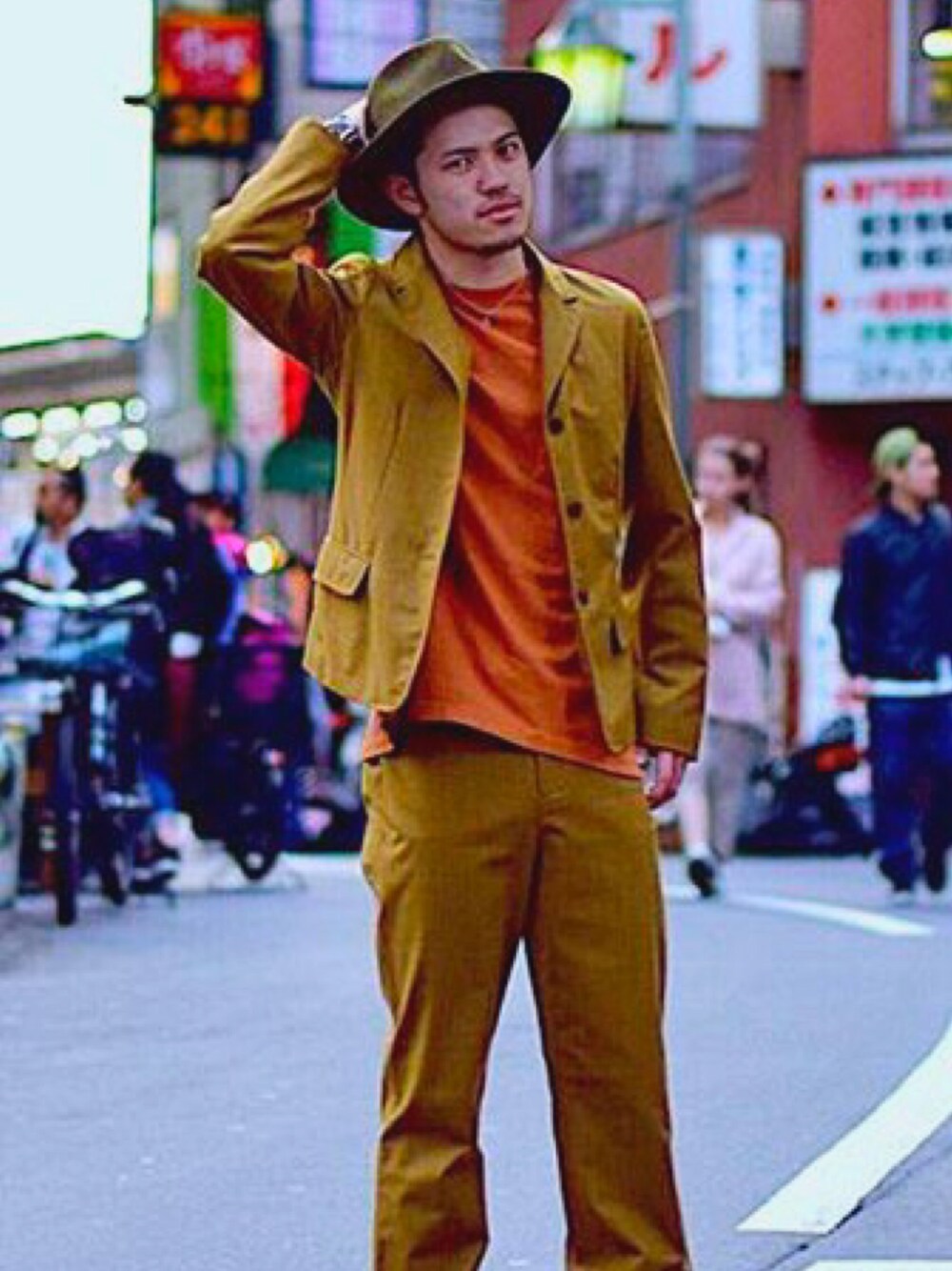 「寅さん、ハット、セットアップ、大人カジュアル、古着MIX、古着、used」｜「usedのアイテム（セットアップ、ゴールド系）」を使った、🅱enさん（メンズ・176cm）の冬コーディネートの1枚目の写真