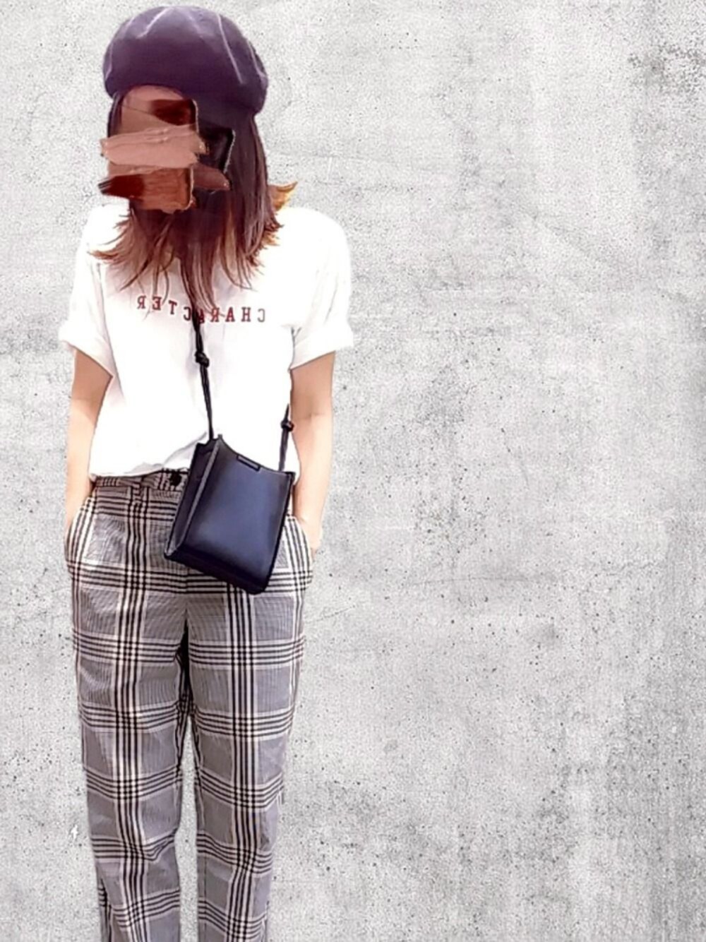 「シンプル、GU、チエックパンツ、着回しコーデ、CANALJEAN、antiqua、ショルダーバッグ、白Tシャツ、ハニーズ、ベレー帽」｜「GUのアイテム（パンツ、グレー系）」を使った、M★★★さん（レディース・156cm）の夏コーディネートの1枚目の写真