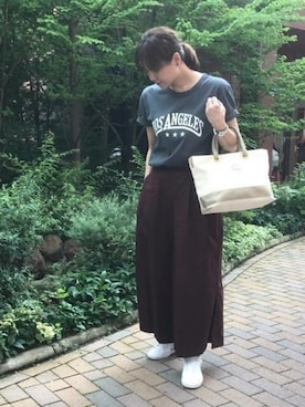 「スリット」｜「アイテム（チノパンツ）」を使った、ニコルさん（レディース・164cm）の夏コーディネート
