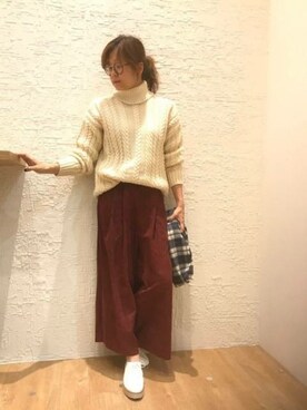 「アイテム（チノパンツ、レッド系）」を使った、ニコルさん（レディース・164cm）の秋コーディネート