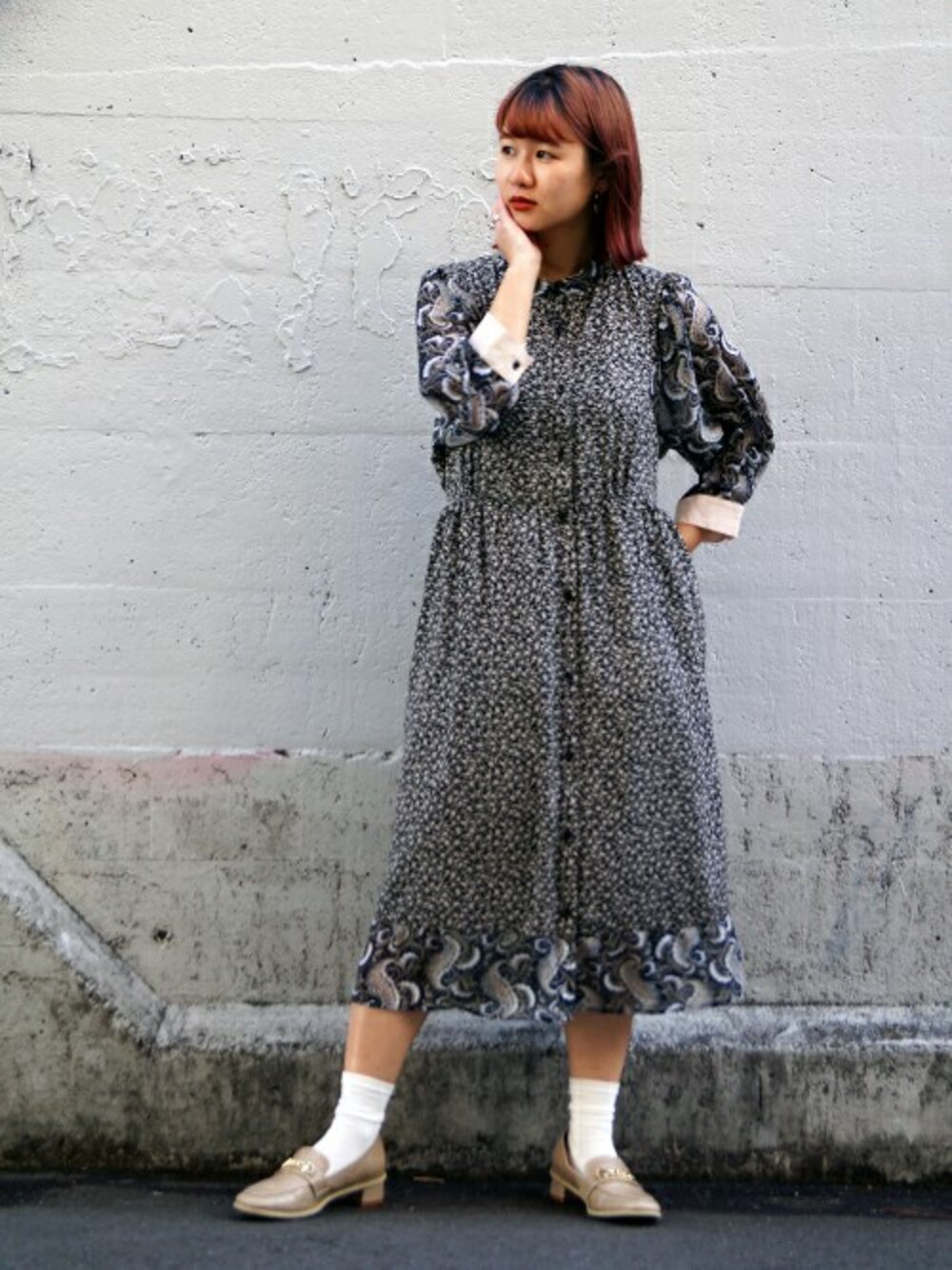 「ワンピース、カジュアル、ローファー、春、小花柄、179/WG、春コーデ、花柄ワンピース、小花、ローファー×靴下」｜「179/WGのクロコ型押しローファー（ローファー、ベージュ系）」を使った、ニコルさん（レディース・158cm）の春コーディネートの1枚目の写真