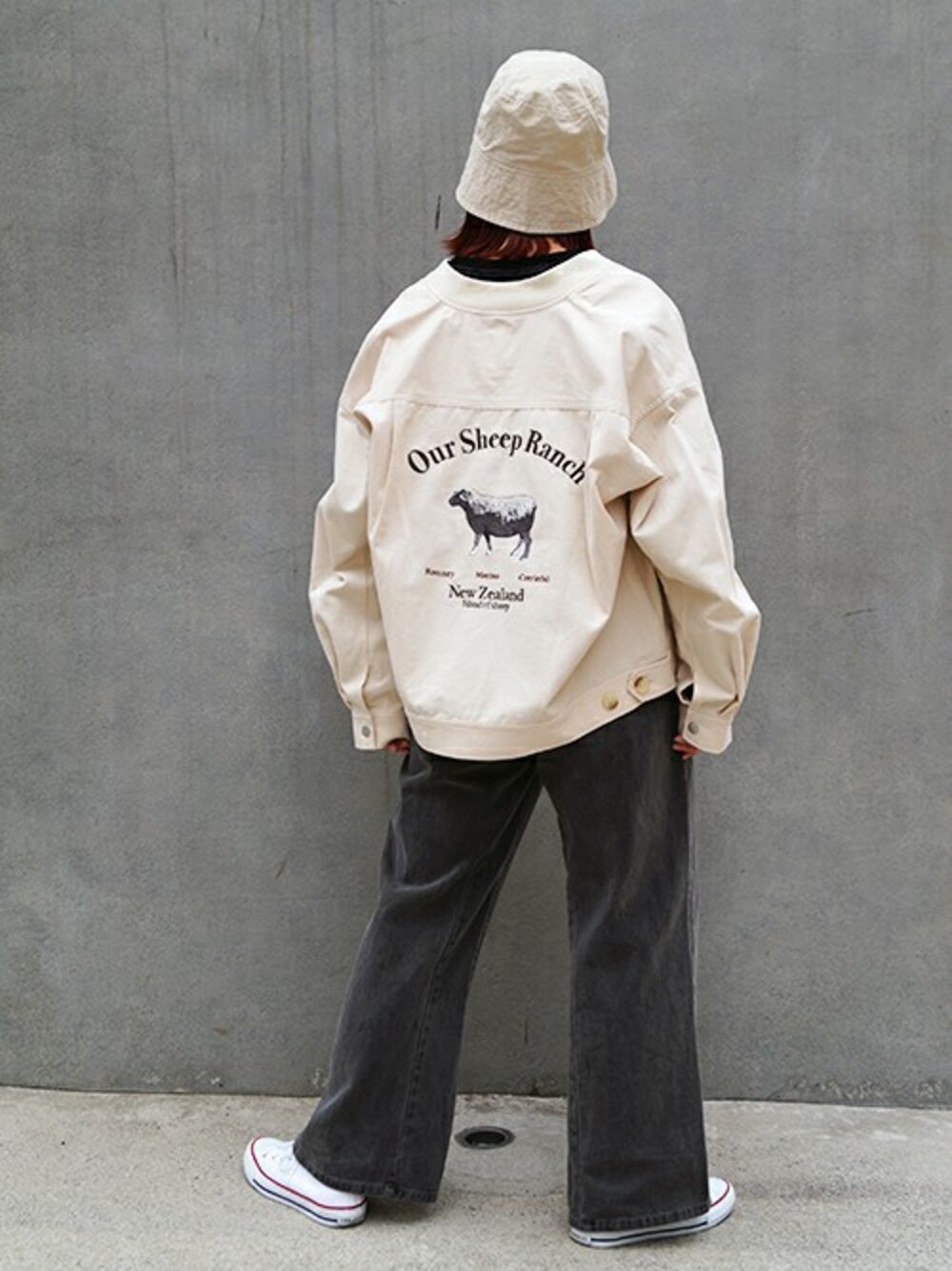 「ブルゾン、カジュアル、ラフ、春、フレアパンツ、179/WG、春コーデ、バケットハット」｜「179/WGのnewhattan別注バケットハット（ハット、ベージュ系）」を使った、ニコルさん（レディース・158cm）の春コーディネートの1枚目の写真