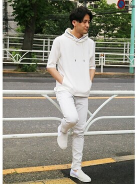 「オールホワイト」｜「アイテム（スリッポン）」を使った、ニコルさん（メンズ・176cm）の夏コーディネート