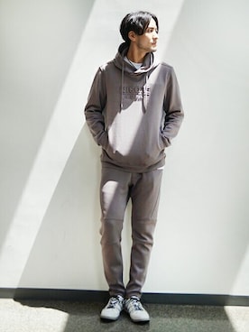 「ロゴパーカー」｜「アイテム（その他シューズ）」を使った、ニコルさん（メンズ・176cm）の夏コーディネート