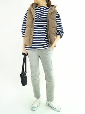 「アイテム（ダウンベスト、ブラウン系）」を使った、ニコルさん（レディース・163cm）の秋コーディネート