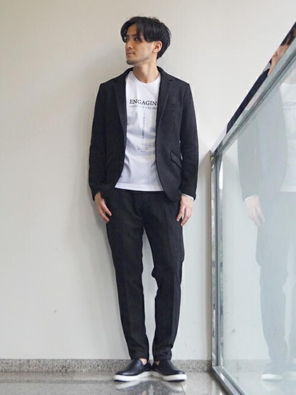 「セットアップ、SETUP、大人カジュアル、大人コーデ、ジャケットスタイル、オフィススタイル、オフィスカジュアル、仕事コーデ、NICOLE CLUB FOR MEN、HIDEAWAYS NICOLE」｜「HIDEAWAYS NICOLEのポンチスウェードジャケット（テーラードジャケット、ブラック系）」を使った、ニコルさん（メンズ・176cm）の秋コーディネートの1枚目の写真