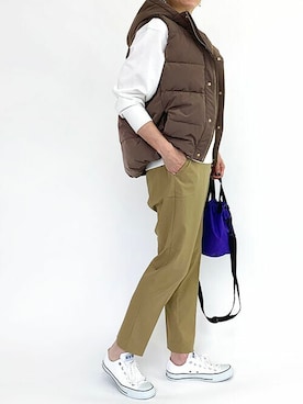 「アイテム（ダウンベスト、ブラウン系）」を使った、ニコルさん（レディース・163cm）の秋コーディネート